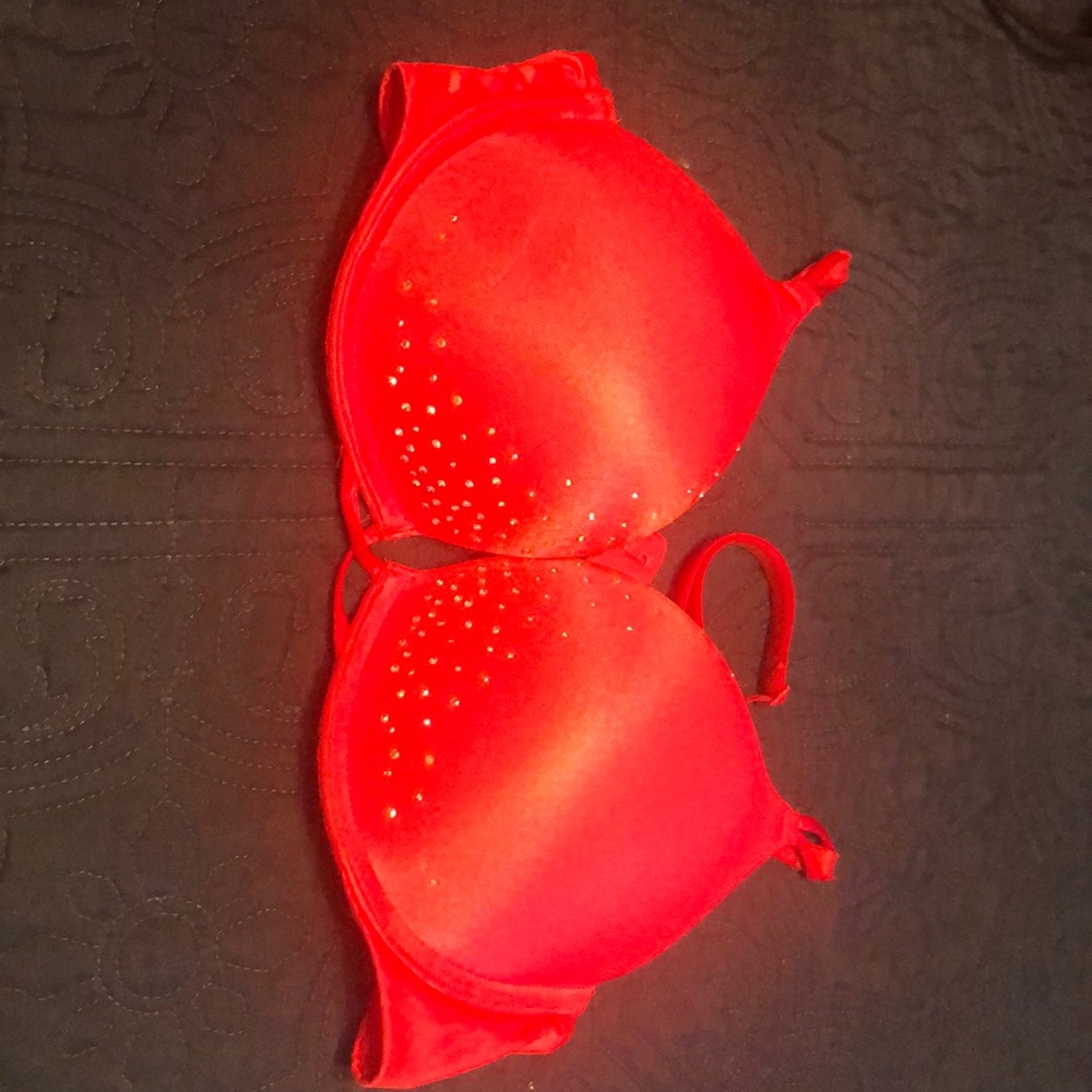 Victoria Secret Bombshell Plunge 34B